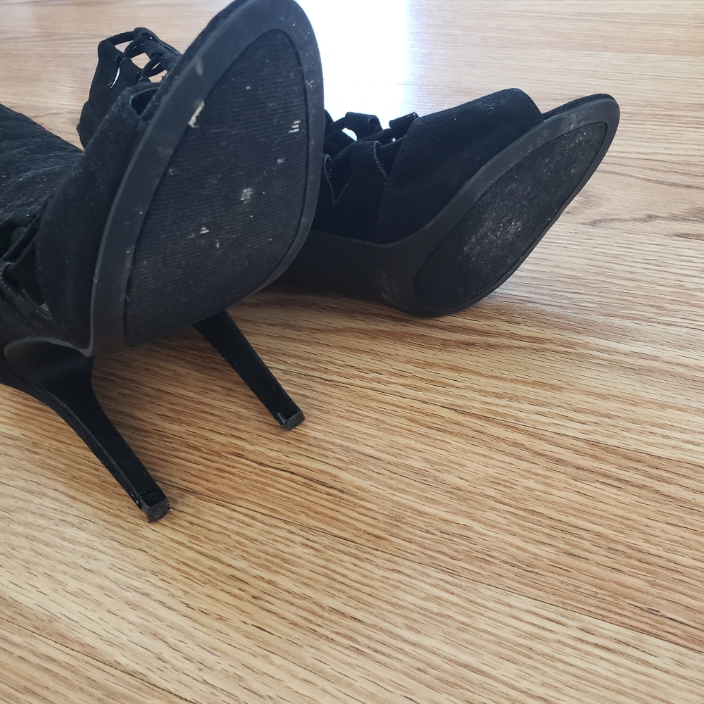 Heels - Picture 3 of 4